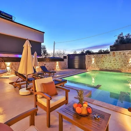Lisburn Is A Luxury And Artistic For 6 People In Kalkan * קס