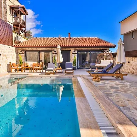 Lisburn Is A Luxury And Artistic For 6 People In Kalkan Kaş